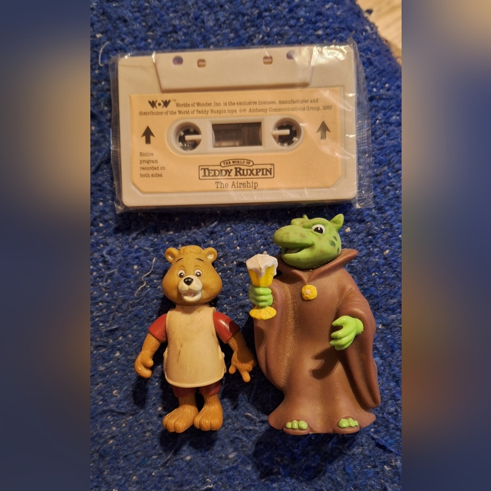 2 Vintage Teddy Ruxpin WOW Teddy Ruxpin, Tweeg and The Airship Tape 1985 - 86